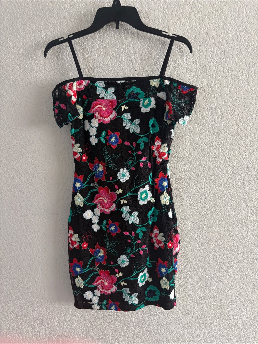 GUESS Black Off-Shoulder Mini Dress with Multicolor Floral Embroidery. Size 2